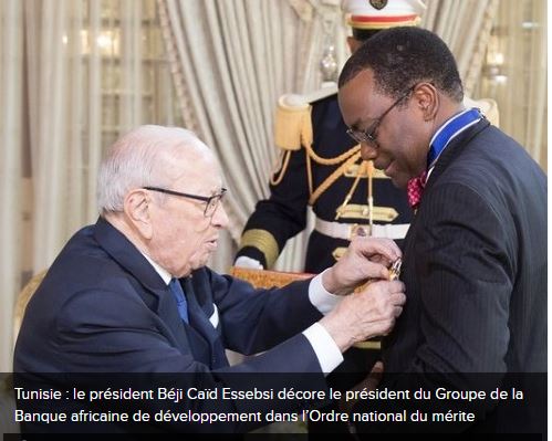 Tunisie : le président Béji Caïd Essebsi décore le président du Groupe de la Banque africaine de développement dans l’Ordre national du mérite