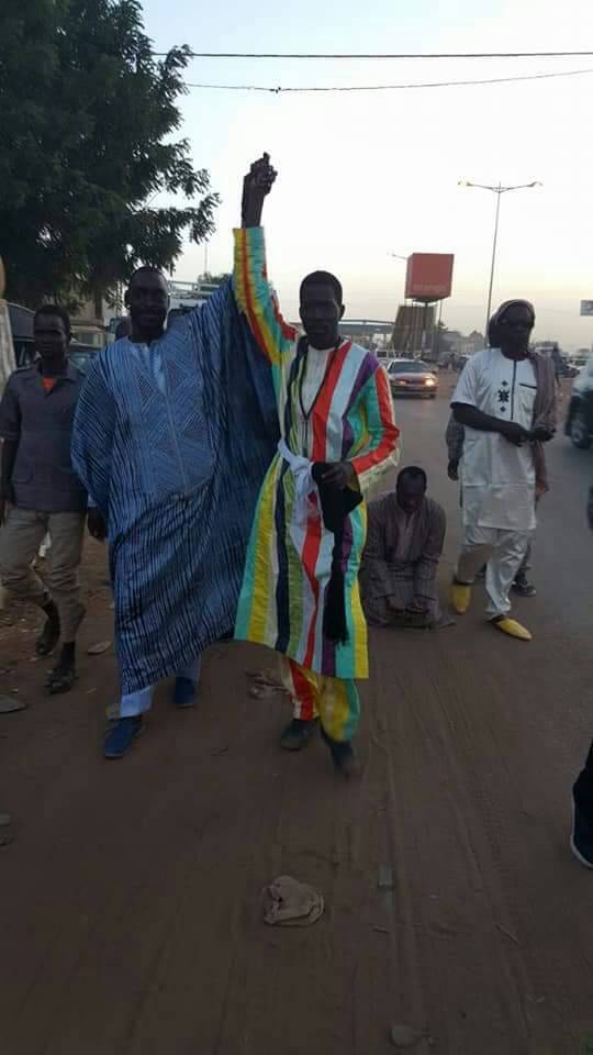 Regardez larrivée de Talla Sylla maire de Thiès à Touba Après 3 jours de longue marche 5