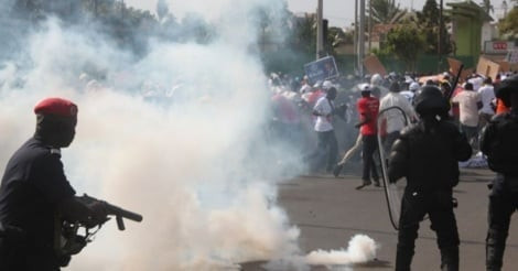 Dakar : Des Gabonais dispersés à coups de grenades lacrymogènes ce mercredi