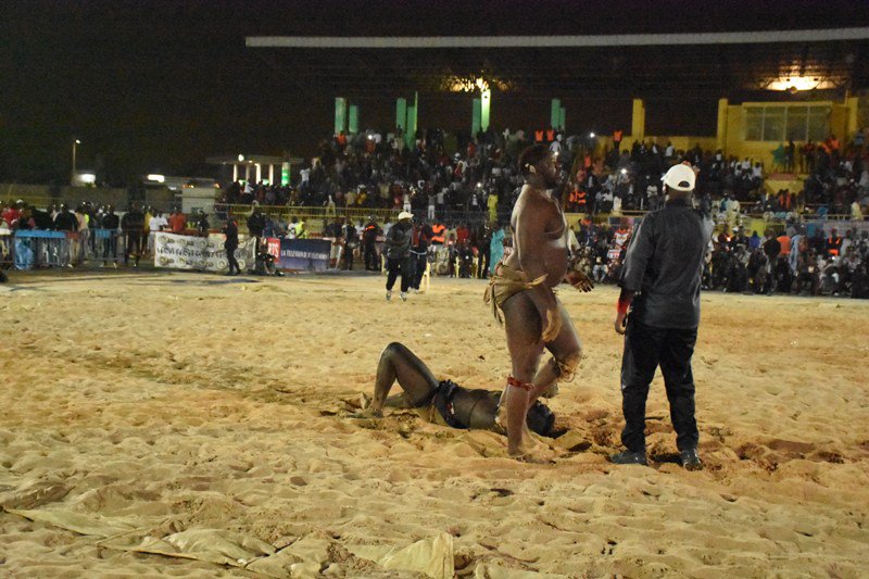  Tapha Tine trop fort pour Yékini Jr