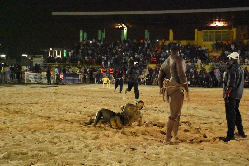  Tapha Tine trop fort pour Yékini Jr