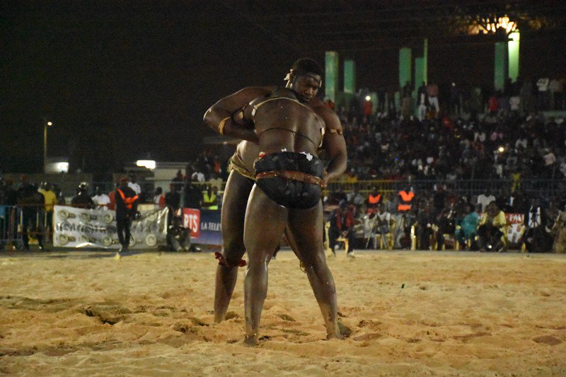  Tapha Tine trop fort pour Yékini Jr