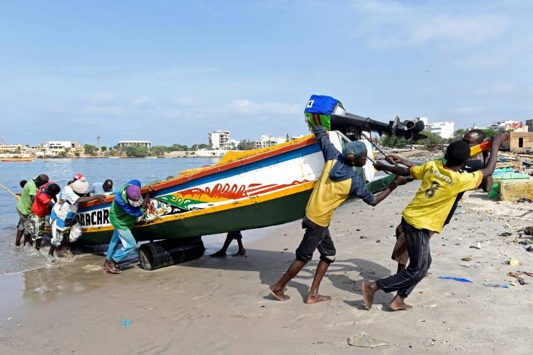 e Sénégal refuse à des dizaines de bateaux étrangers ses eaux atteintes de surpêche